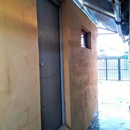 Two Rooms Rustic House - Self Check-In Bucarest Esterno foto