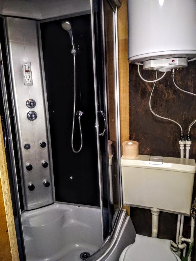 Two Rooms Rustic House - Self Check-In Bucarest Esterno foto
