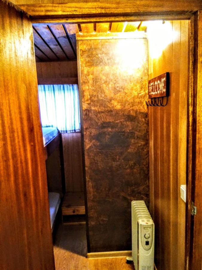 Two Rooms Rustic House - Self Check-In Bucarest Esterno foto