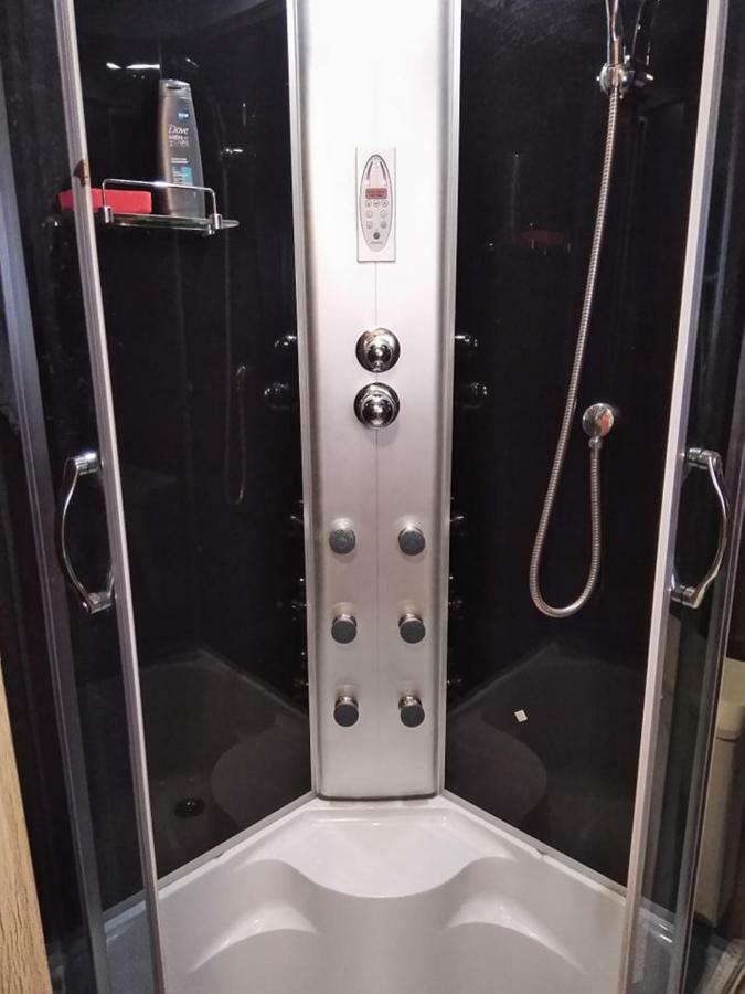 Two Rooms Rustic House - Self Check-In Bucarest Esterno foto