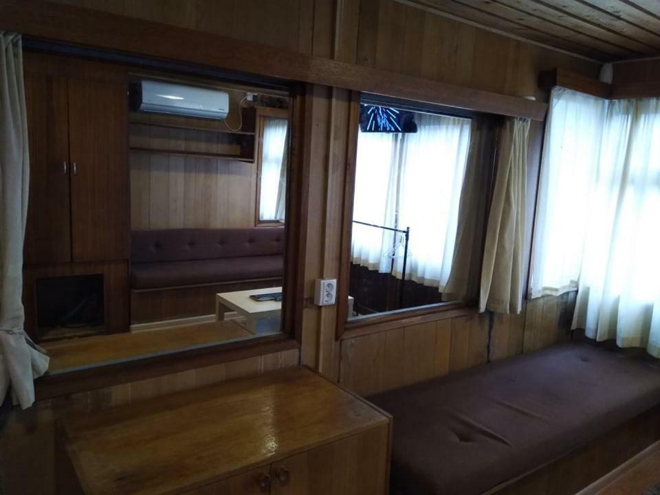 Two Rooms Rustic House - Self Check-In Bucarest Esterno foto