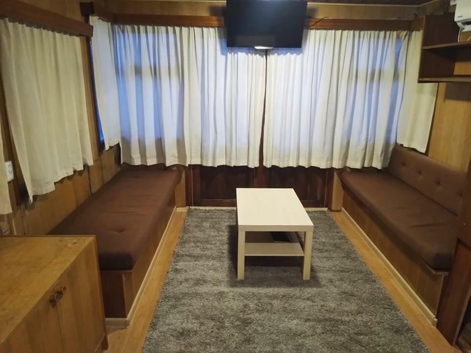 Two Rooms Rustic House - Self Check-In Bucarest Esterno foto